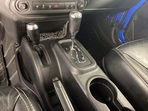 Used 2014 Jeep Wrangler Unlimited Sahara AWD/4WD image 27