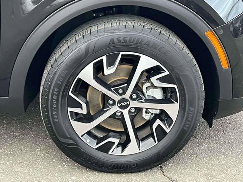 Used 2025 Kia Sportage EX image 8