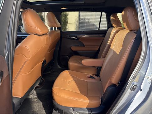 Used 2022 Toyota Highlander Platinum image 30