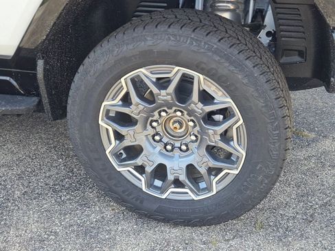 New 2025 GMC Hummer EV 3X image 17