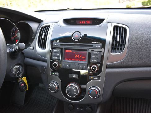 Used 2013 Kia Forte Koup EX FWD image 19
