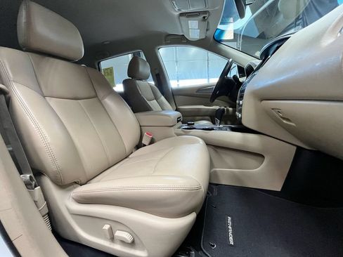 Used 2017 Nissan Pathfinder SL AWD/4WD image 17