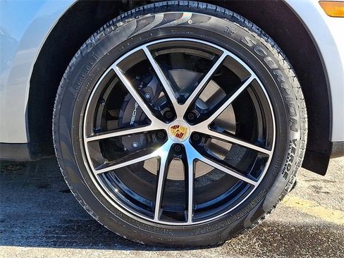 New 2025 Porsche Macan image 11