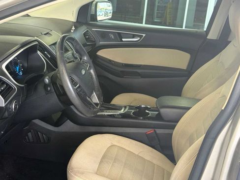 Used 2017 Ford Edge SEL FWD image 3