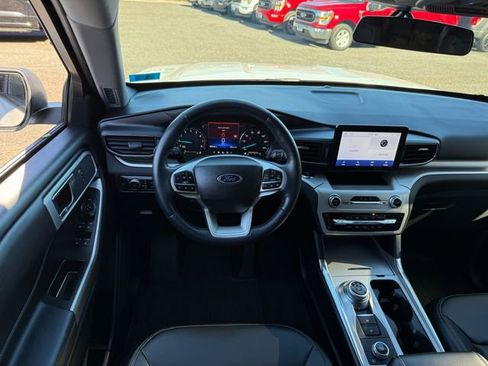 Certified 2022 Ford Explorer XLT w/ Equipment Group 202A AWD/4WD image 6