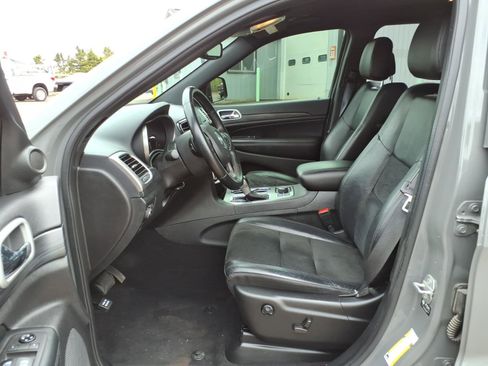 Used 2021 Jeep Grand Cherokee Altitude AWD/4WD image 10