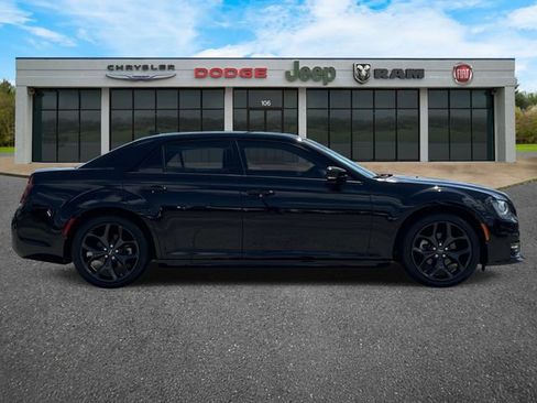 Used 2022 Chrysler 300 Touring L w/ Popular Equipment Group RWD image 3