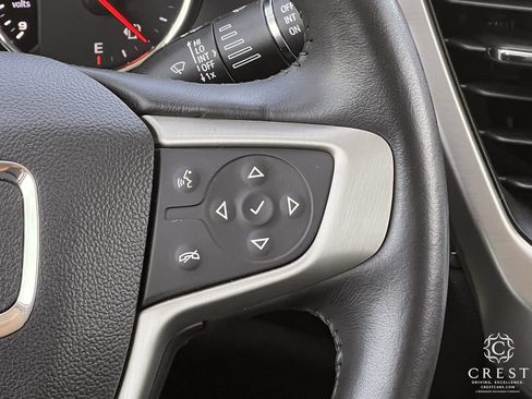 Used 2022 GMC Acadia Denali w/ Denali Technology Package FWD image 14