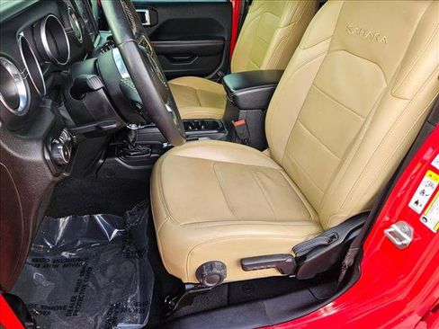 Used 2018 Jeep Wrangler Unlimited Sahara image 11