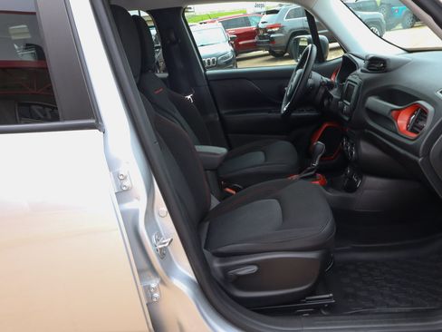 Used 2015 Jeep Renegade Trailhawk w/ Popular Equipment Group AWD/4WD image 24
