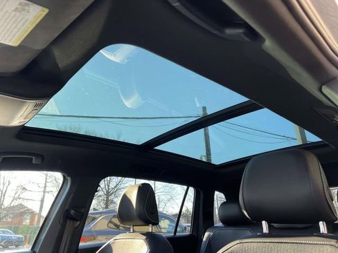 Certified 2021 Volkswagen Tiguan SE R-Line image 21