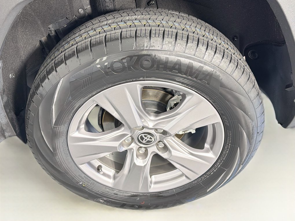 Used 2022 Toyota RAV4 XLE FWD image 32
