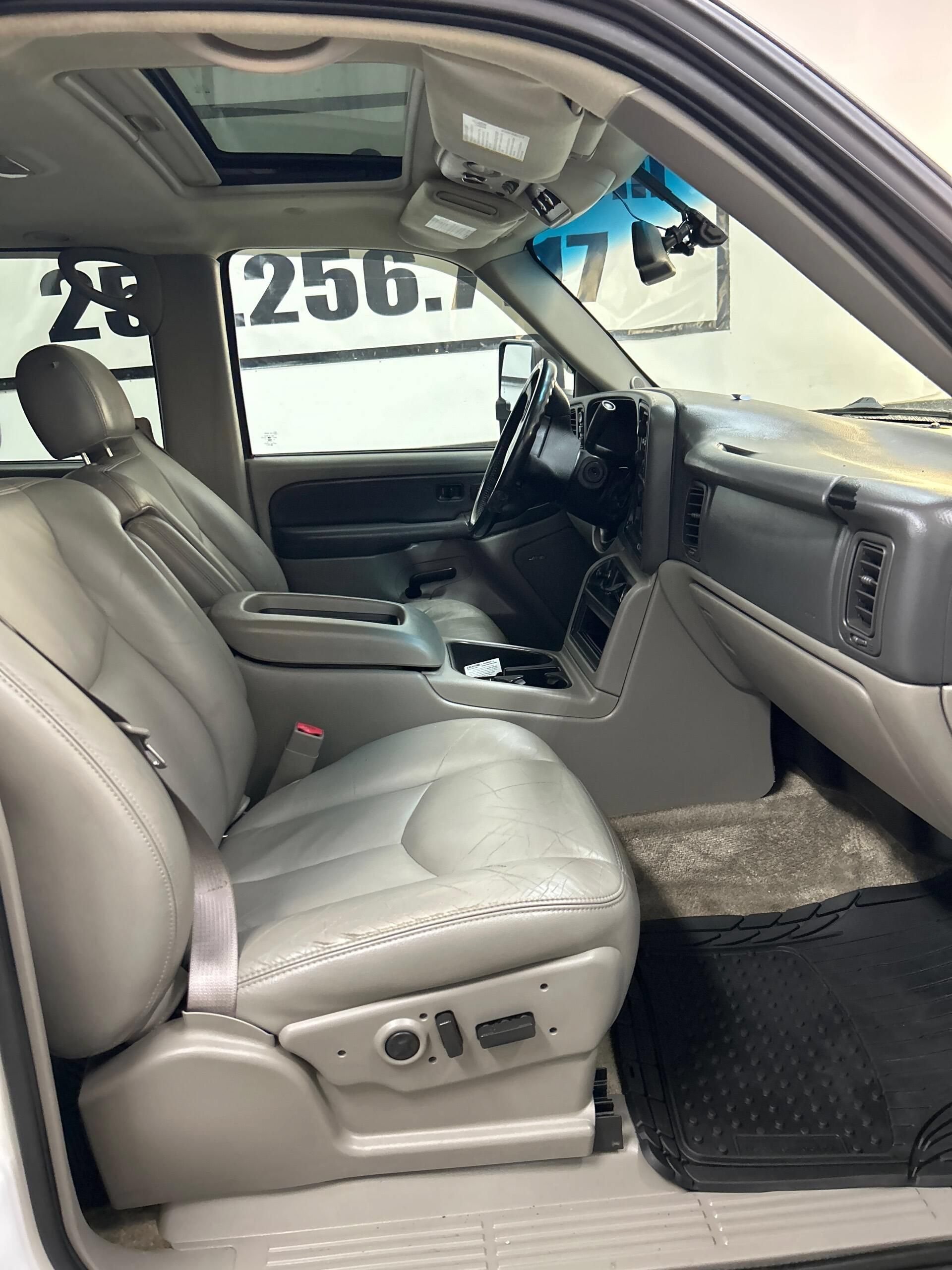 Used 2003 Chevrolet Suburban 2500 LT w/ LT Preferred Equipment Group AWD/4WD image 14