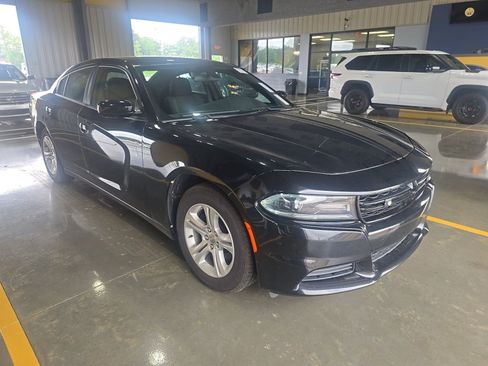 Used 2020 Dodge Charger SXT RWD image 4
