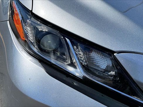 Used 2020 Toyota Camry SE w/ Convenience Package FWD image 27