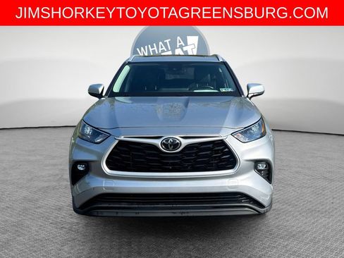 Used 2023 Toyota Highlander XLE FWD image 9