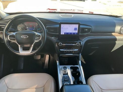 Used 2023 Ford Explorer Limited image 3