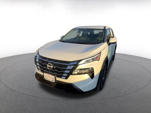 Used 2025 Nissan Rogue SV FWD image 7