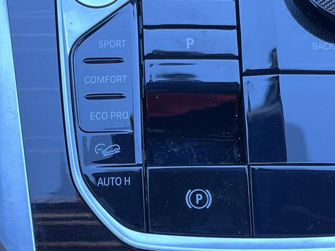 Used 2026 BMW X6 xDrive40i image 9