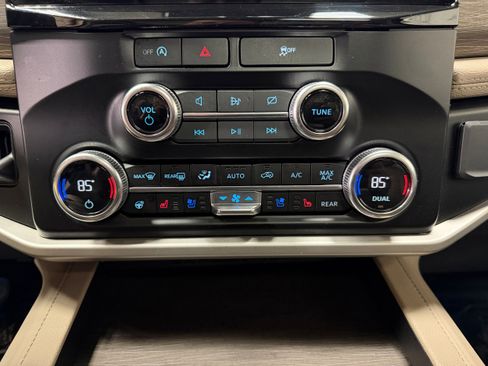 Certified 2024 Ford Expedition Limited image 22