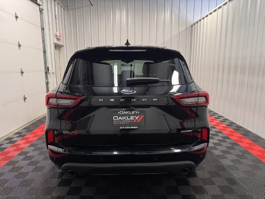 Used 2024 Ford Escape ST-Line w/ Tech Pack #1 AWD/4WD image 4