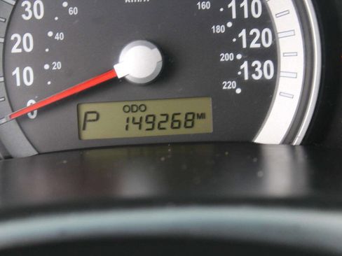 Used 2008 Hyundai Entourage GLS FWD image 9