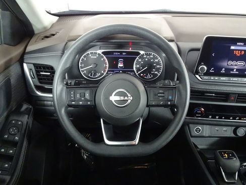 Used 2023 Nissan Rogue SV image 23