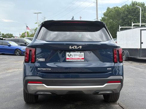 Used 2025 Kia Sorento S AWD/4WD image 6