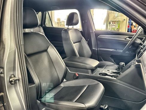 Used 2020 Volkswagen Atlas Cross Sport SE image 30