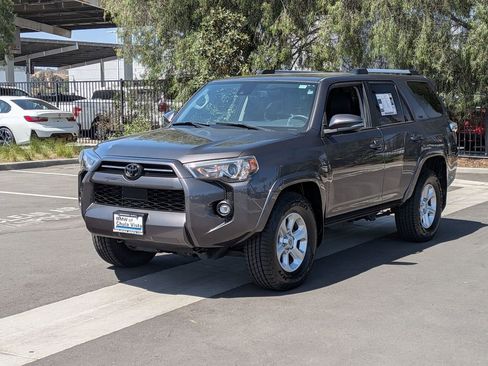 Used 2022 Toyota 4Runner SR5 Premium w/ Moonroof Package RWD image 2