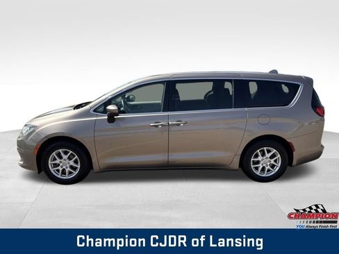 Used 2018 Chrysler Pacifica LX FWD image 4