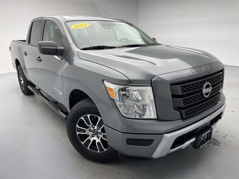 Used 2024 Nissan Titan SV image 3