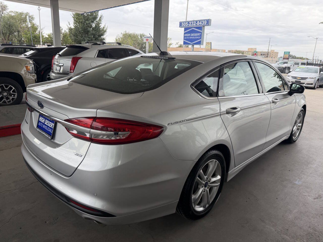 Used 2018 Ford Fusion SE w/ Fusion SE Technology Package FWD image 5