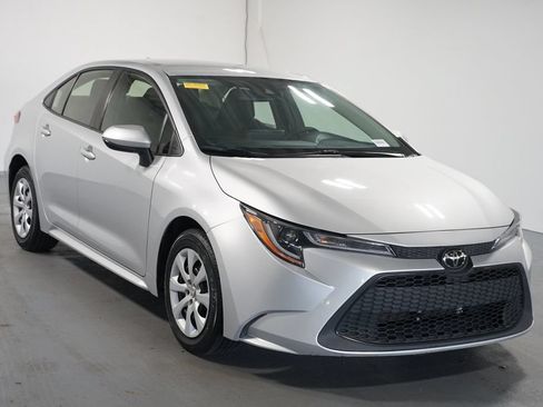 Used 2022 Toyota Corolla LE FWD image 3