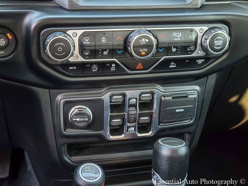 Used 2023 Jeep Gladiator Sport AWD/4WD image 24