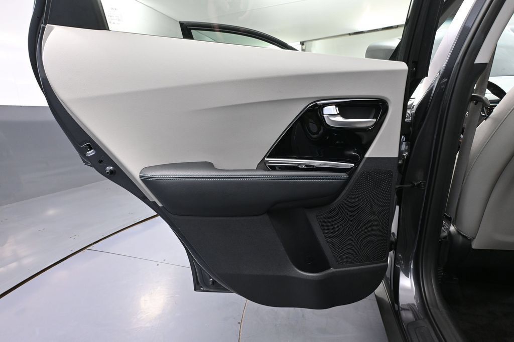 Used 2019 Kia Niro EX FWD image 28