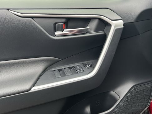 Used 2019 Toyota RAV4 XLE image 12