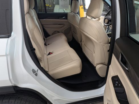 Used 2023 Jeep Grand Cherokee Limited image 6