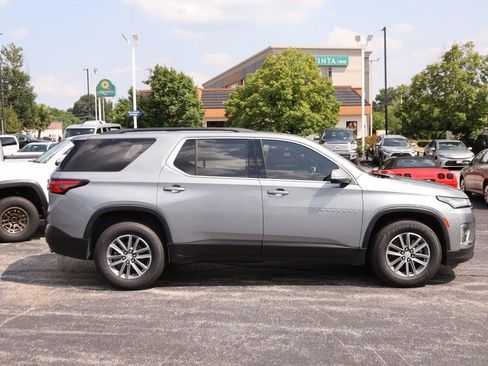 Used 2023 Chevrolet Traverse LT FWD image 5
