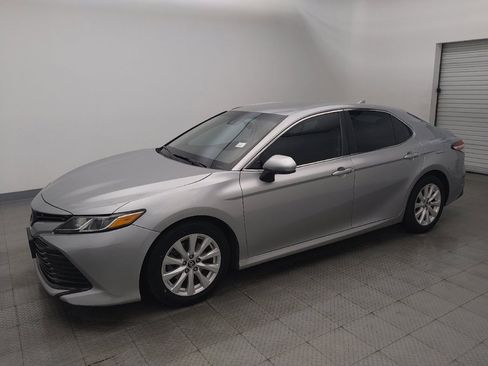 Used 2019 Toyota Camry LE image 2