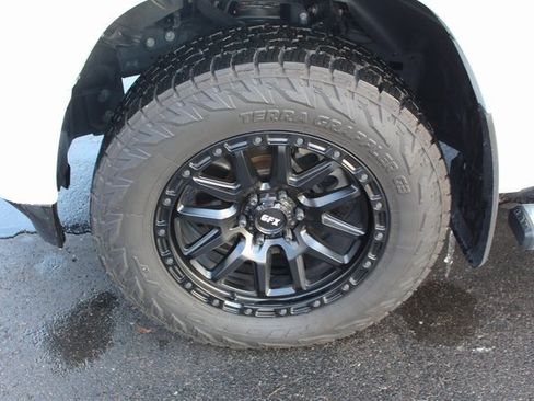 Used 2022 RAM 1500 Laramie w/ Sport Appearance Package image 11