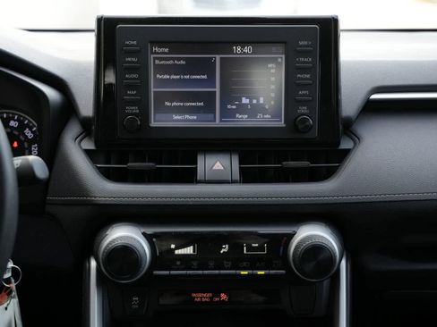 Used 2019 Toyota RAV4 LE FWD image 13