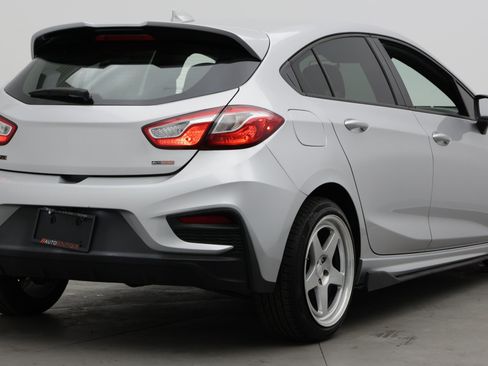 Used 2018 Chevrolet Cruze LT w/ Redline Edition FWD image 7