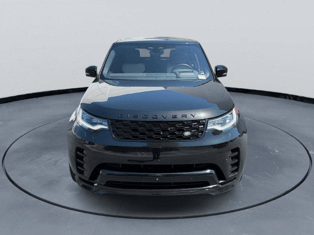 Used 2024 Land Rover Discovery Dynamic SE AWD/4WD image 2