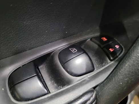 Used 2019 Nissan Rogue S FWD image 27