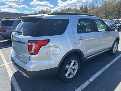 Used 2017 Ford Explorer XLT AWD/4WD image 6
