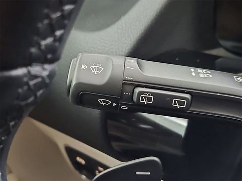 Used 2022 Mercedes-Benz GLA 250 4MATIC image 25