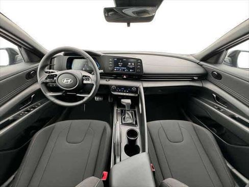 Certified 2025 Hyundai Elantra Sport image 13