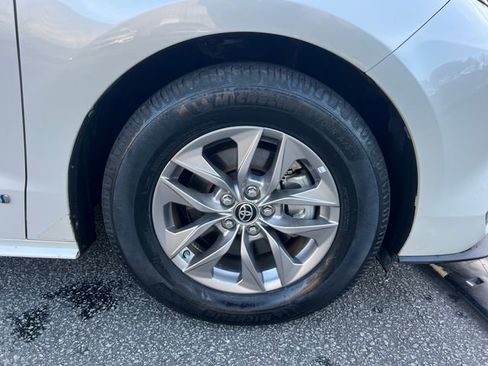 Used 2021 Toyota Sienna XLE image 40