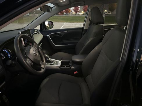 Used 2025 Toyota RAV4 LE image 25